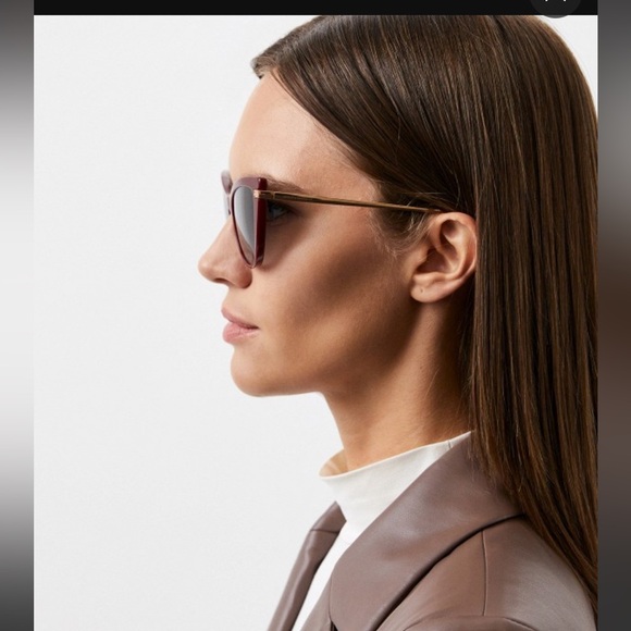 New Dolce and Gabbana DG4381 3091/8G Shiny Burgundy Rose Gold Sunglasses - Picture 16 of 16